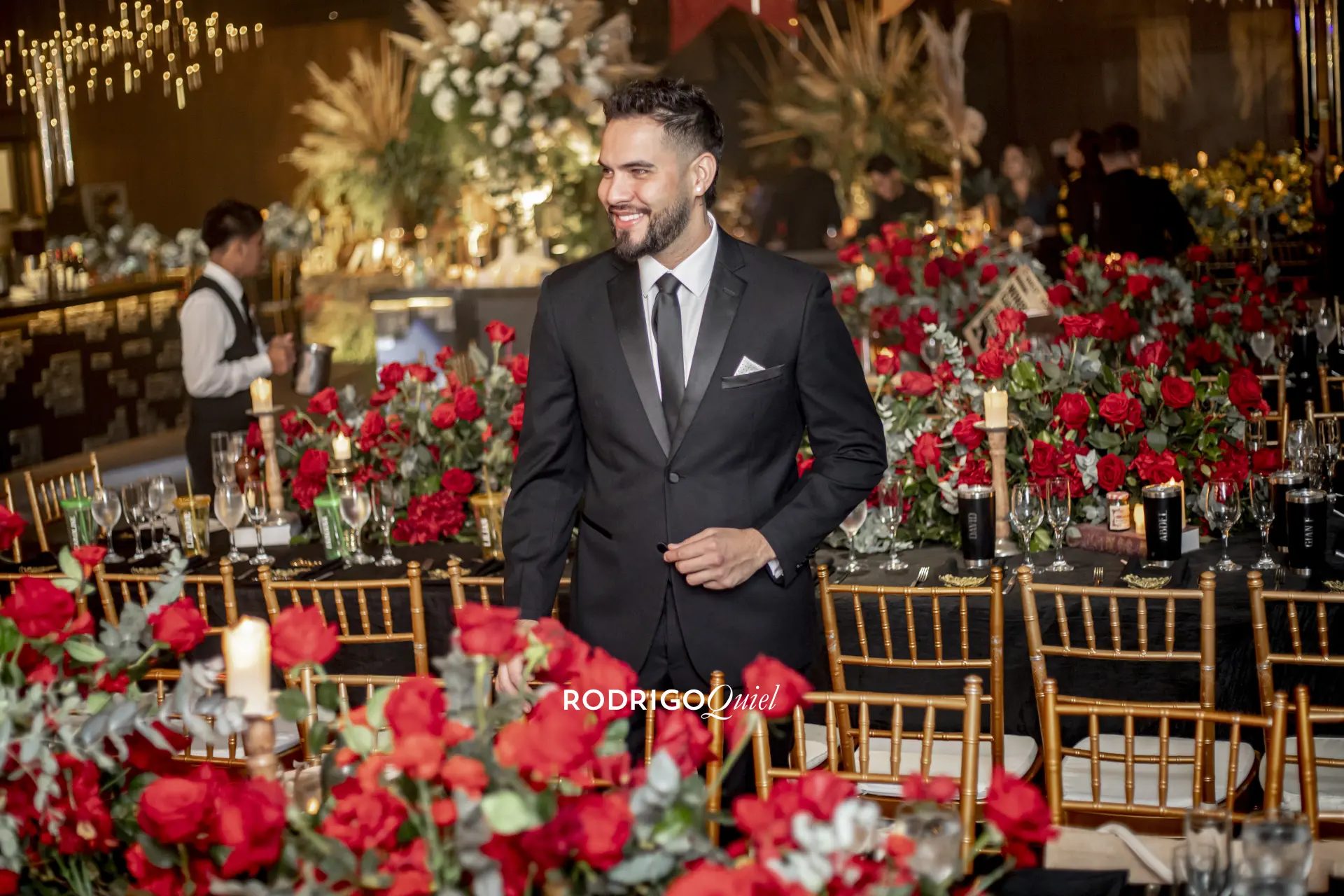 Evento elegante con diseño sofisticado y atención al detalle