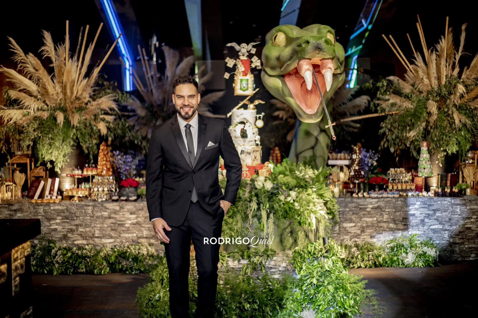 Evento elegante con diseño sofisticado y atención al detalle